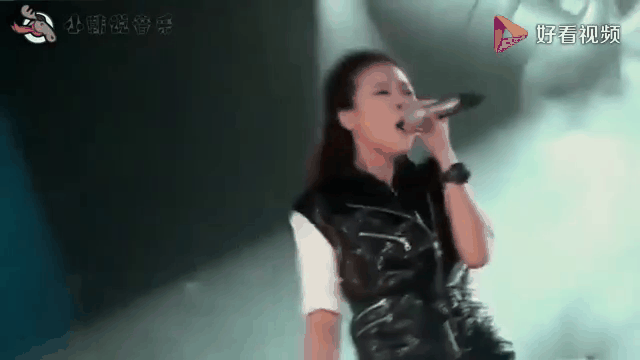 科维托娃回归赛场，赛事规则更新首场状态亮眼，拜仁观众沸腾！